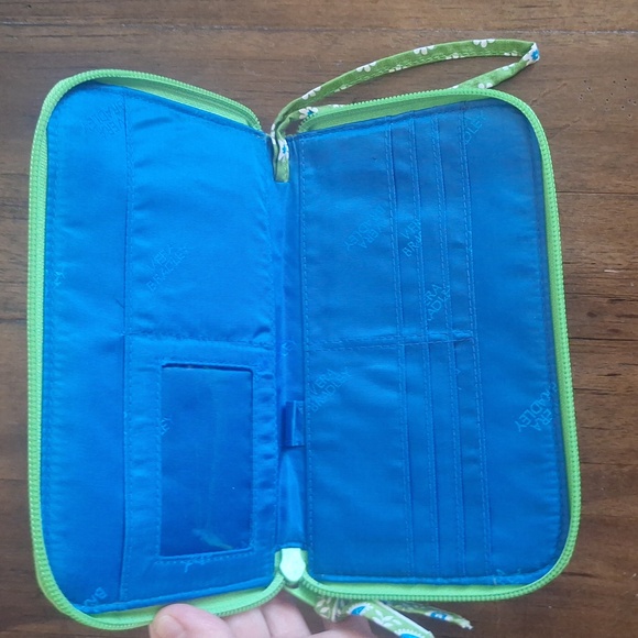 Vera Bradley Green Apple Daisy Betsey Wristlet Wallet - Picture 3 of 4